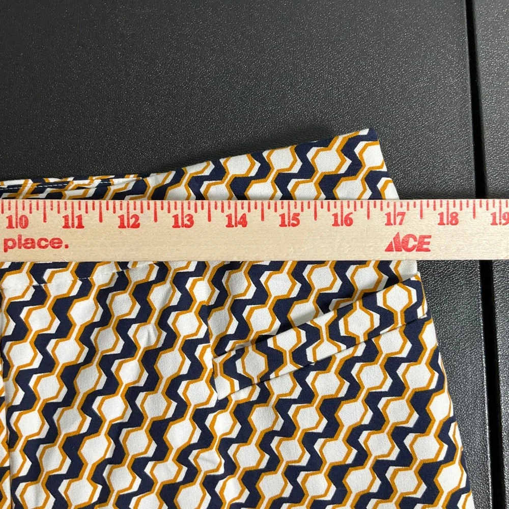 Chicos So Slimming Crop Pants Size 2 US Large Black Beige Geometric Print Career